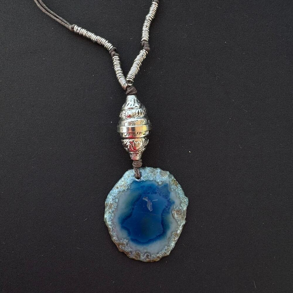 Blue agate pendant necklace